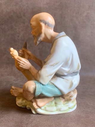 PAREJA DE ANCIANOS JAPONESES EN PORCELANA.