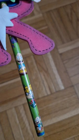 Matita decorata con lettera R