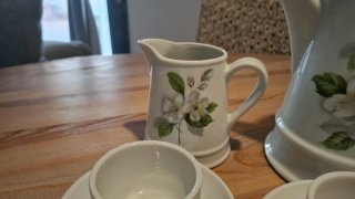 Juego de café de porcelana con flores