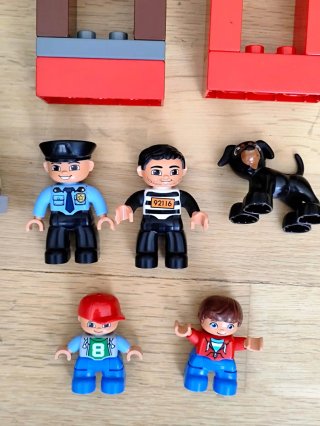 LEGO-DUPLO POLICÍA