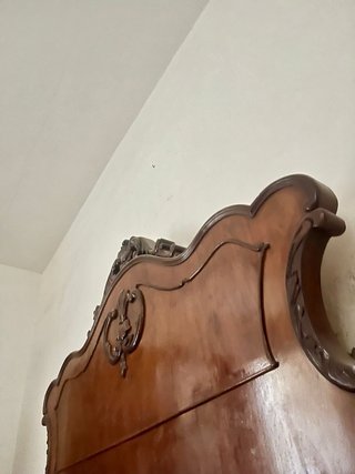 Cama de matrimonio de madera, cabecero y armario