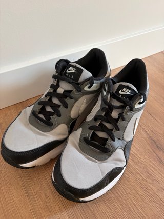 Zapatillas Nike Air Gris y Blanco Unisex