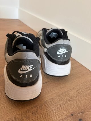 Zapatillas Nike Air Gris y Blanco Unisex