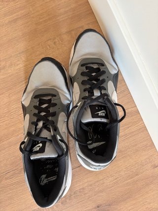 Zapatillas Nike Air Gris y Blanco Unisex