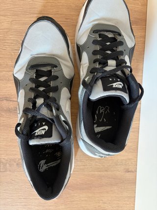 Zapatillas Nike Air Gris y Blanco Unisex