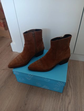 Botas cowboy ante marrones