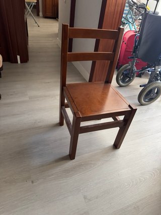 Mesa recibidor + silla madera maciza – buen estado