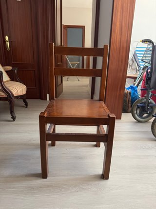 Mesa recibidor + silla madera maciza – buen estado