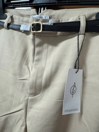 Pantalón beige Stradivarius con cinturón NUEVO