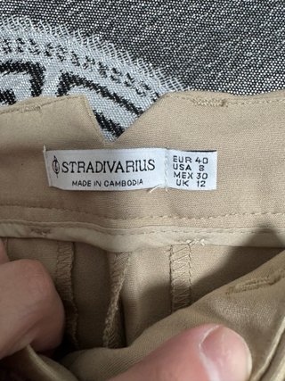 Pantalón beige Stradivarius con cinturón NUEVO