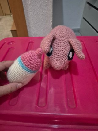 Peluche ganchillo Live Pets con biberón