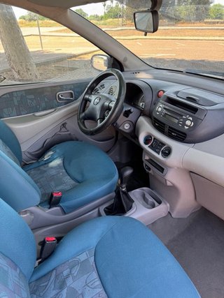 Nissan Almera 2001