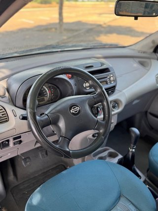 Nissan Almera 2001