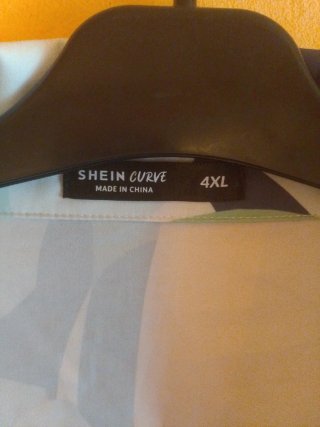 Camisa Shein Curve Talla 4XL Estampada