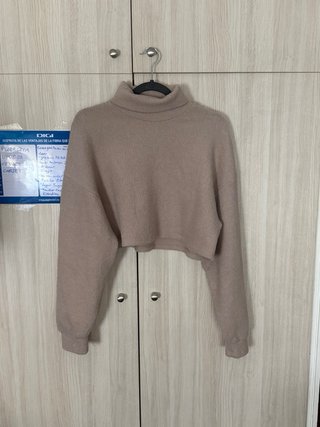 Jersey corto beige cuello alto