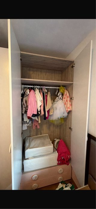 Muebles de madera y plástico