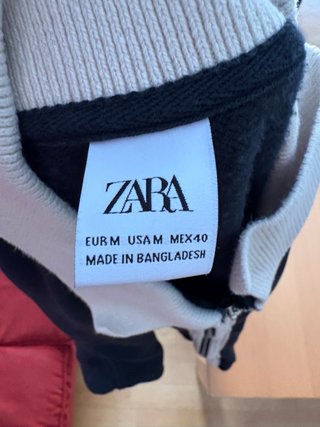 Sudadera Negra con Cremallera y Cuello