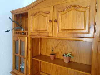 Alacena de madera maciza