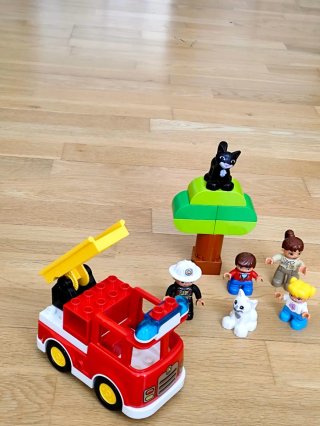 LEGO-DUPLO CAMIÓN DE BOMBEROS