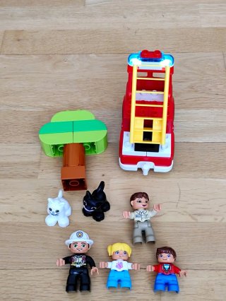 LEGO-DUPLO CAMIÓN DE BOMBEROS