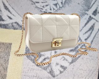 Borsa pochette beige con dettagli oro