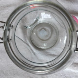 Contenitore in vetro con coperchio metallo