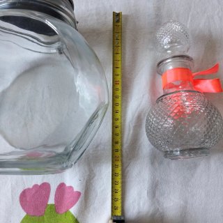 Contenitore in vetro con coperchio metallo