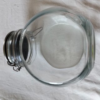 Contenitore in vetro con coperchio metallo