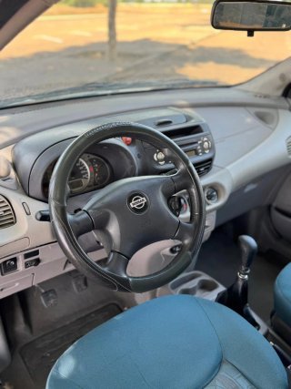 Nissan Almera 2001