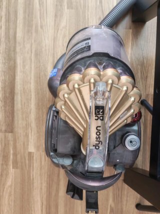 Aspiradora Dyson DC23 con todos los accesorios