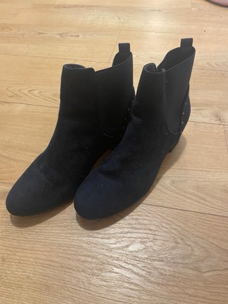Botines ante azul tacon bajo. En muy buen estado.