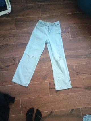 Pantalón vaquero claro roto ancho 12 -13 años