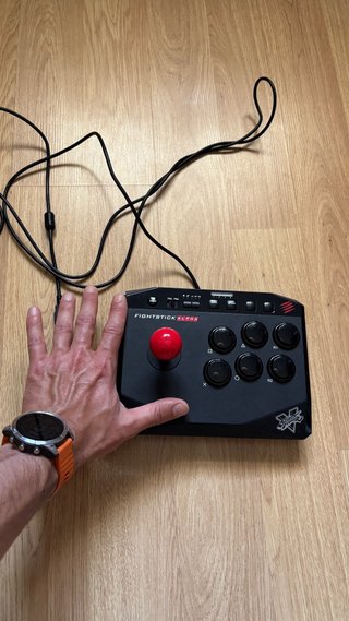Mad Catz SFV Arcade FightStick Alpha + juego