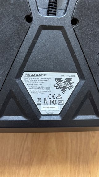 Mad Catz SFV Arcade FightStick Alpha + juego