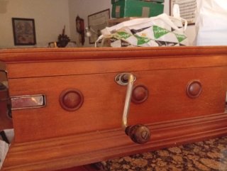 Gramola antigua de madera