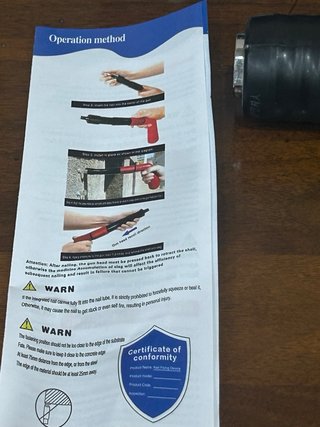 Sparachiodi manuale con accessori