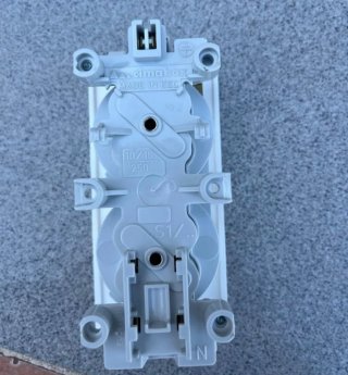 Enchufe doble 16 A 250 V con piloto