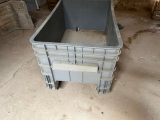 Contenedor plástico 250L con ruedas
