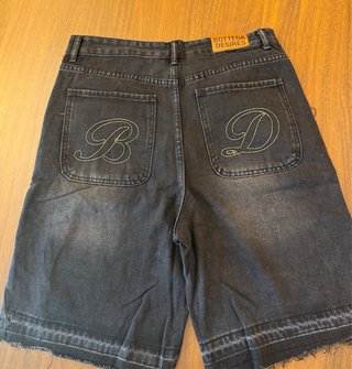 Pantaloncini neri Bottega Desire oversize