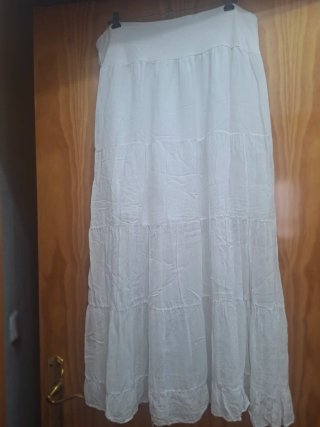 Falda larga blanca con encaje