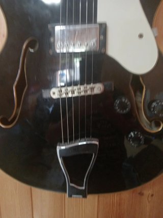 Guitarra Jazz Negra
