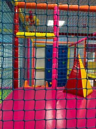 Parque de bolas infantil Babypark, pista de futbol