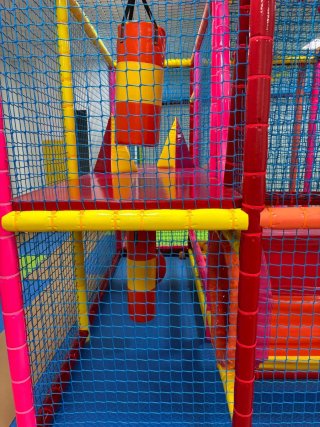 Parque de bolas infantil Babypark, pista de futbol