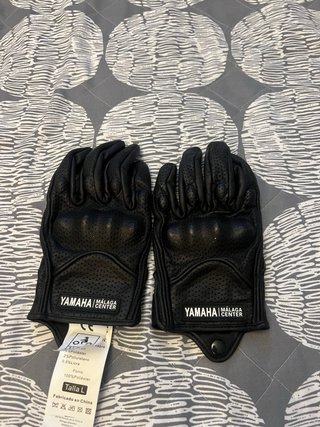 Chaqueta de moto negra con detalles