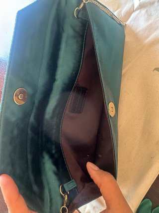 Bolso y chal Max Mara invitados verde