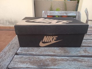 Zapatillas deportivas rosas y blancas