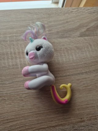 Muñeco Unicornio Interactivo Fingerlings