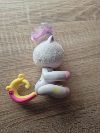Muñeco Unicornio Interactivo Fingerlings