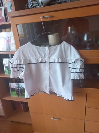 Blusa Zara manga corta volantes