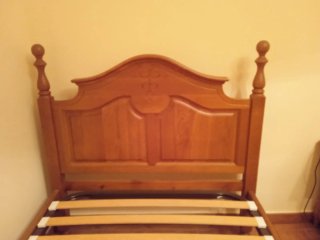 Cama individual de madera